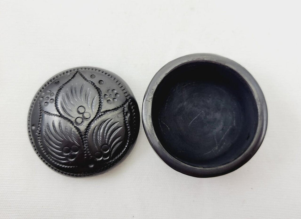 Mini Barro Negro Black Clay Artisan Round Leaf Ornate Trinket